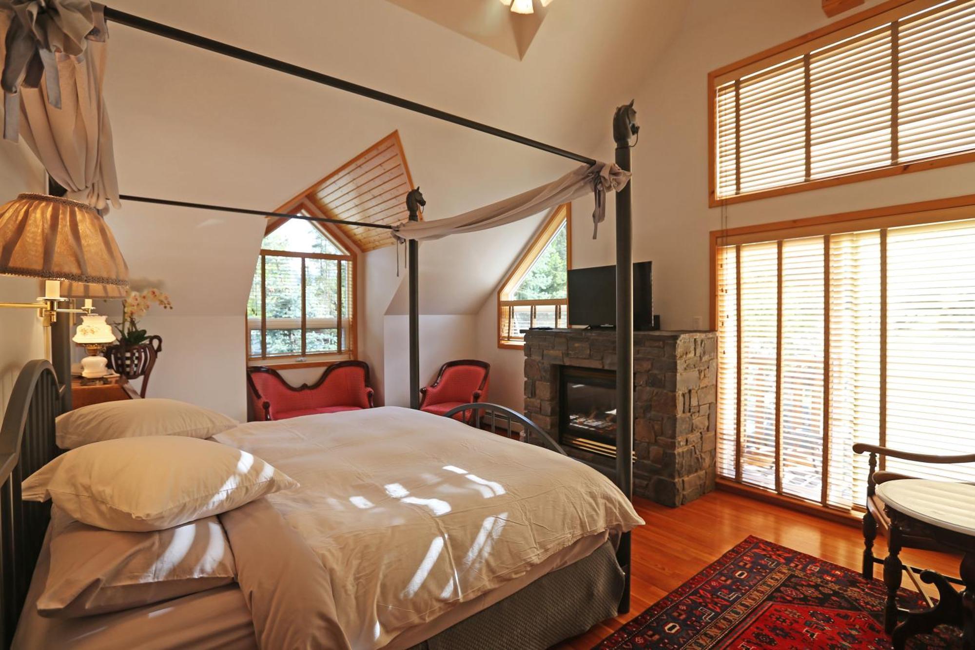 Beaujolais Boutique B&B At Thea'S House Banff Exterior photo